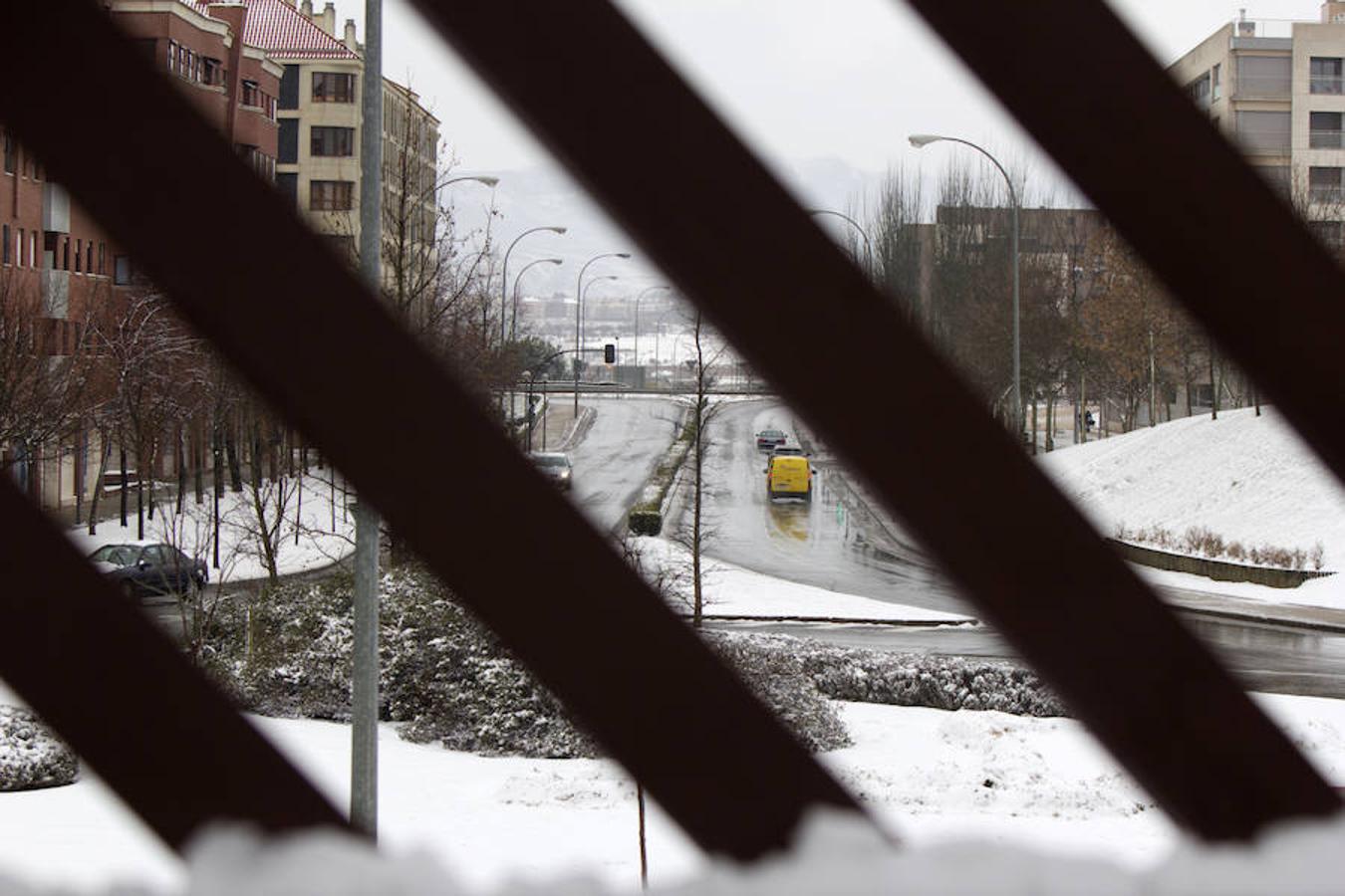 Un paseo mañanero se transforma como por arte de magia en una sensación diferente cada vez que un manto de nieve cubre la ciudad. El parque de San Miguel lucía con todo su esplendor la mañana de este 28 de febrero