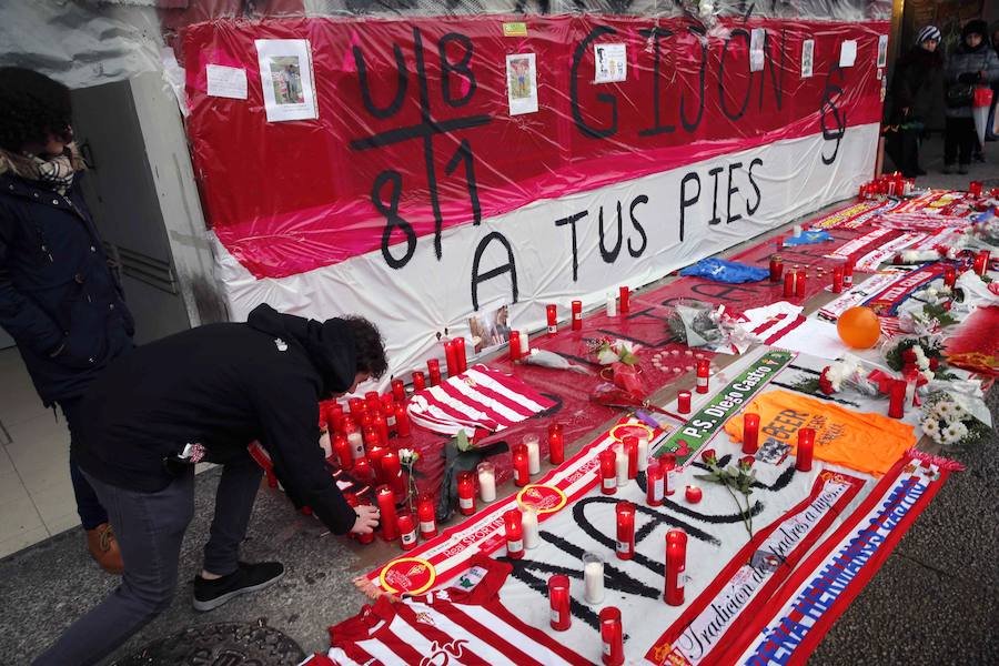 Centenares de personas han acudido al estadio del Sporting para dar su último adiós al mítico futbolista, fallecido el martes. 