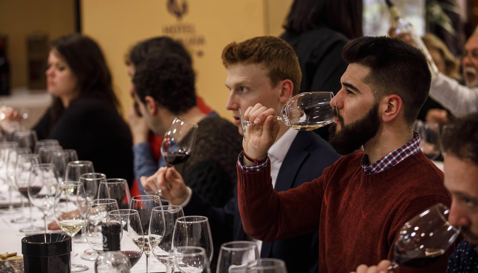 Carlos Fernández, de Bodegas Tierra, presentó sus vinos en el Club de Catas de lomejordelvinoderioja.com.