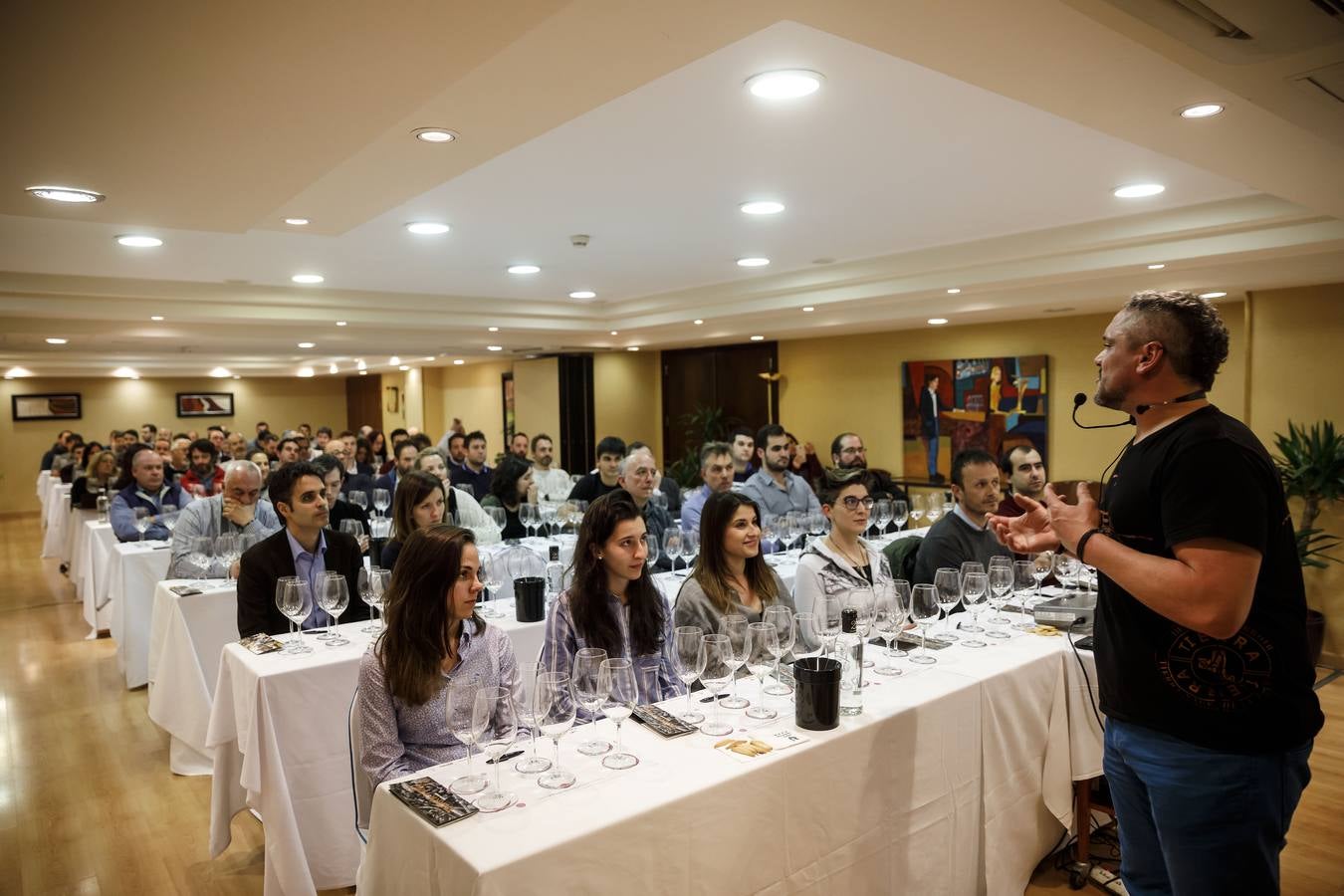 Carlos Fernández, de Bodegas Tierra, presentó sus vinos en el Club de Catas de lomejordelvinoderioja.com.