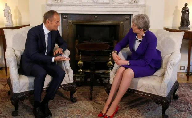Donald Tusk y Theresa May, durante su encuentro en el 10 de Downing Street.