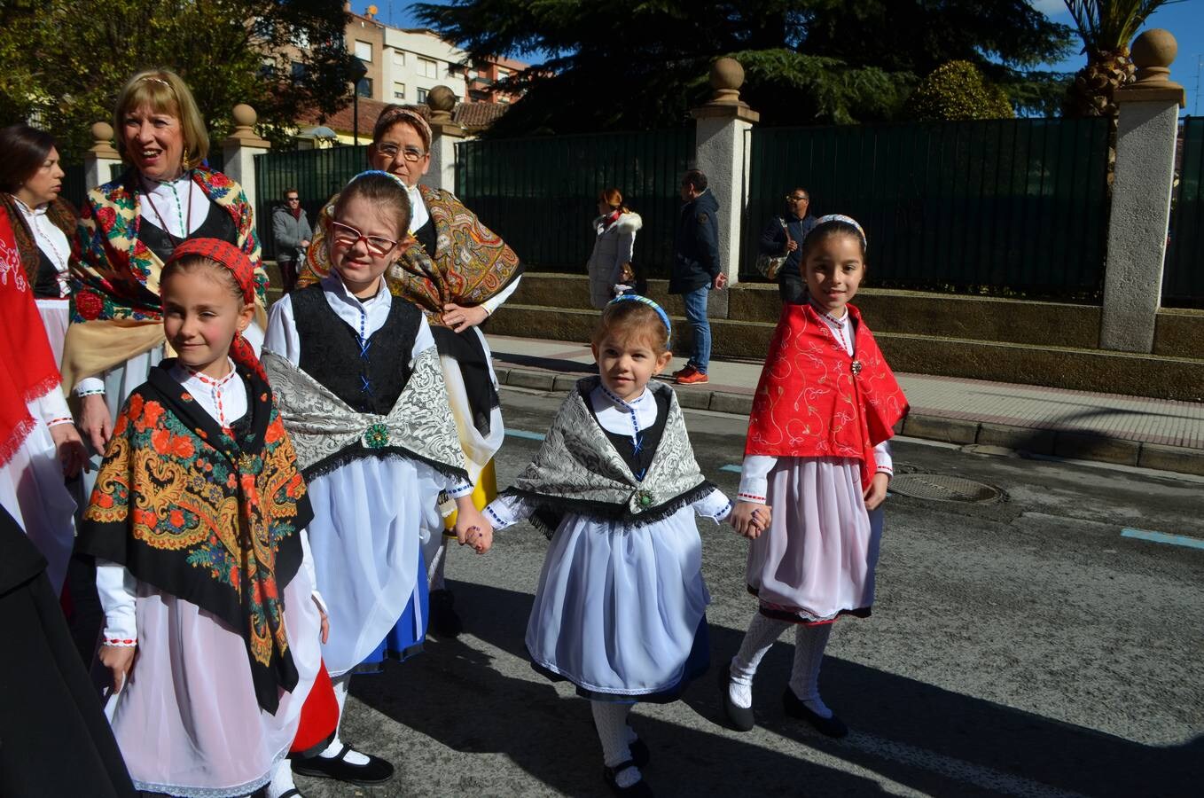 En el día grande, los santos Emeterio y Celedonio salieron a la calle en una procesión muy participativa por Calahorra