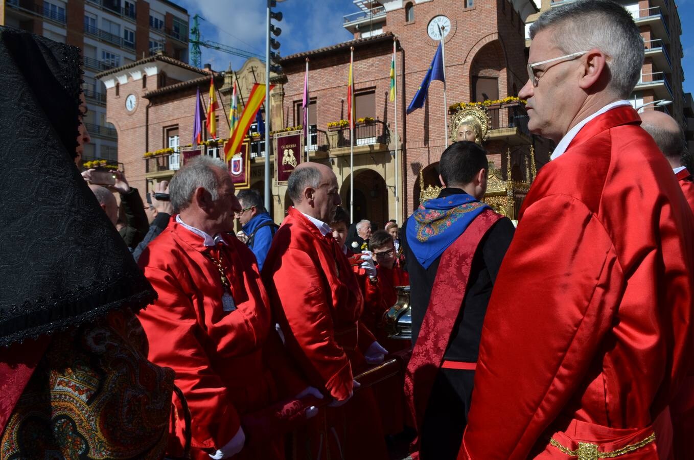 En el día grande, los santos Emeterio y Celedonio salieron a la calle en una procesión muy participativa por Calahorra