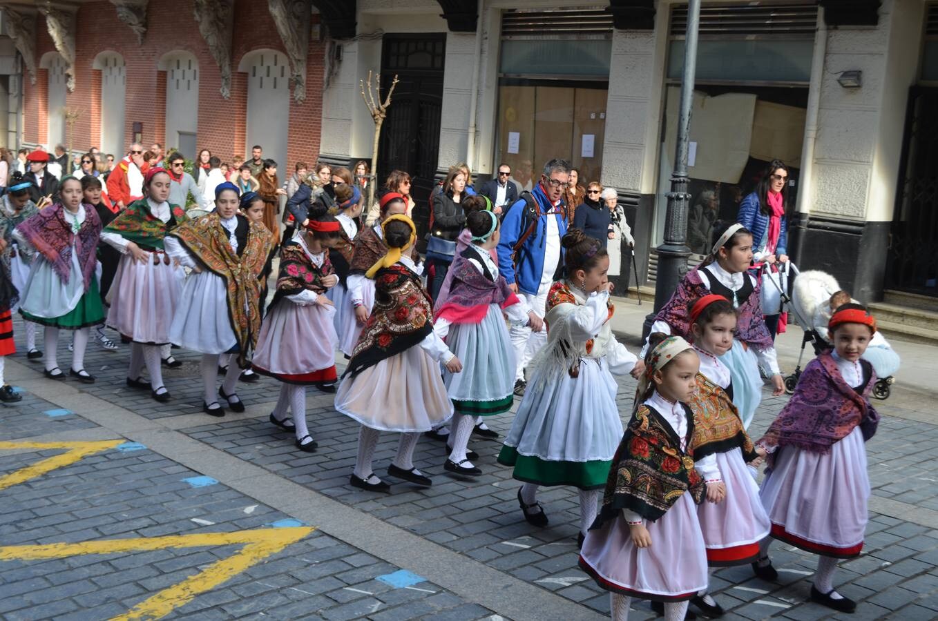 En el día grande, los santos Emeterio y Celedonio salieron a la calle en una procesión muy participativa por Calahorra