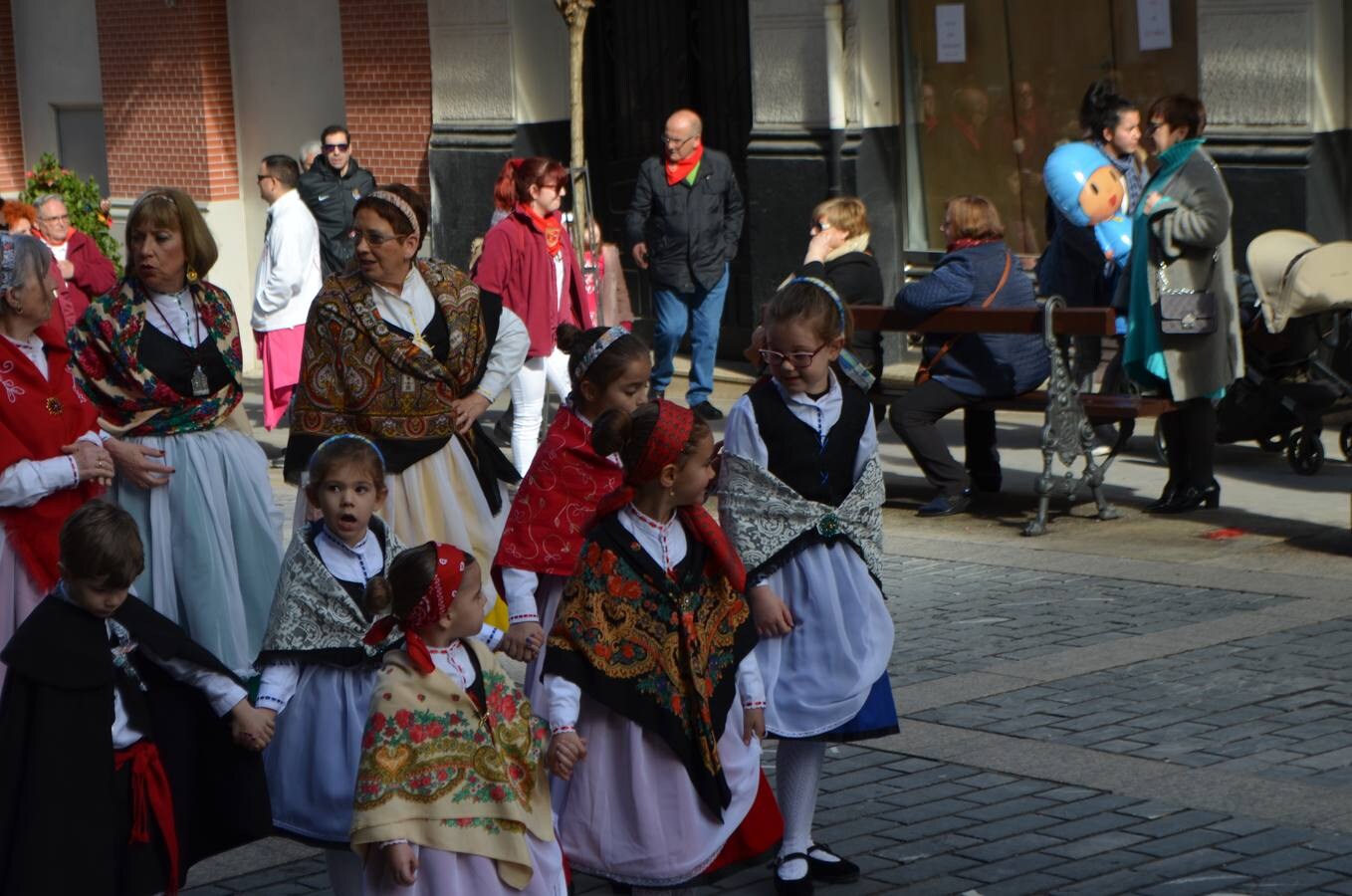 En el día grande, los santos Emeterio y Celedonio salieron a la calle en una procesión muy participativa por Calahorra