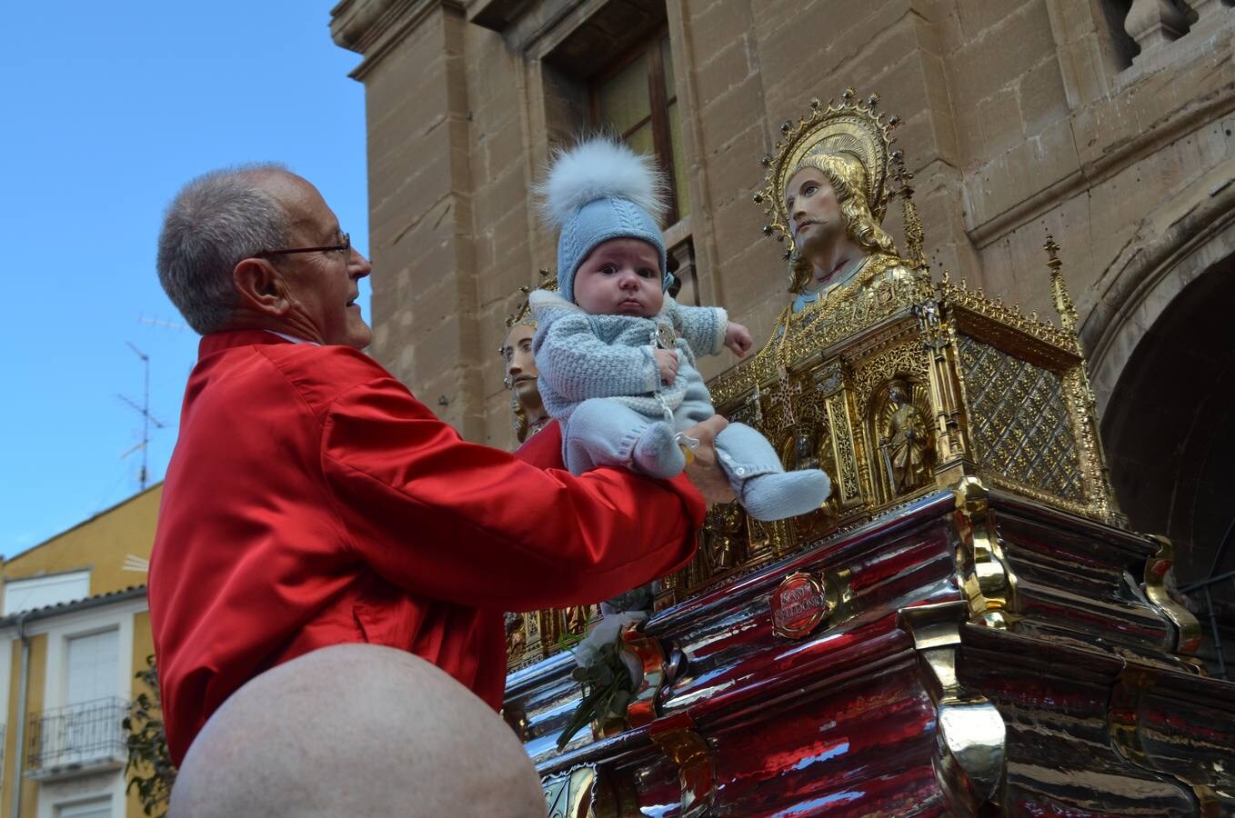 En el día grande, los santos Emeterio y Celedonio salieron a la calle en una procesión muy participativa por Calahorra