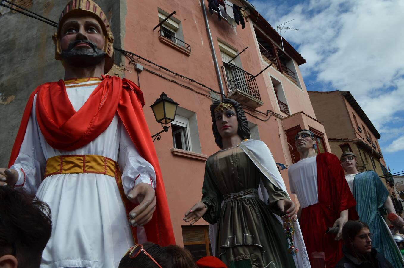 En el día grande, los santos Emeterio y Celedonio salieron a la calle en una procesión muy participativa por Calahorra