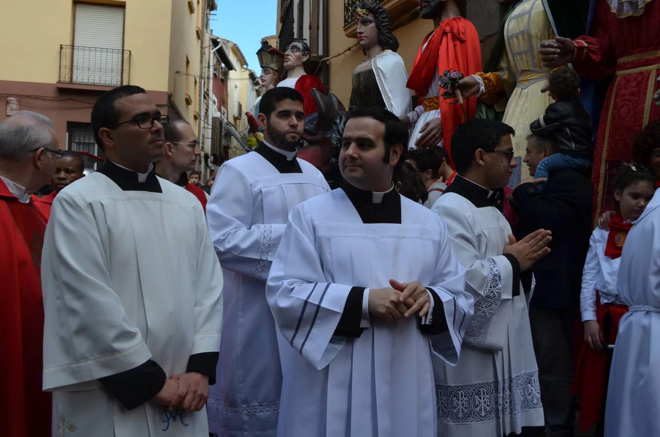 En el día grande, los santos Emeterio y Celedonio salieron a la calle en una procesión muy participativa por Calahorra