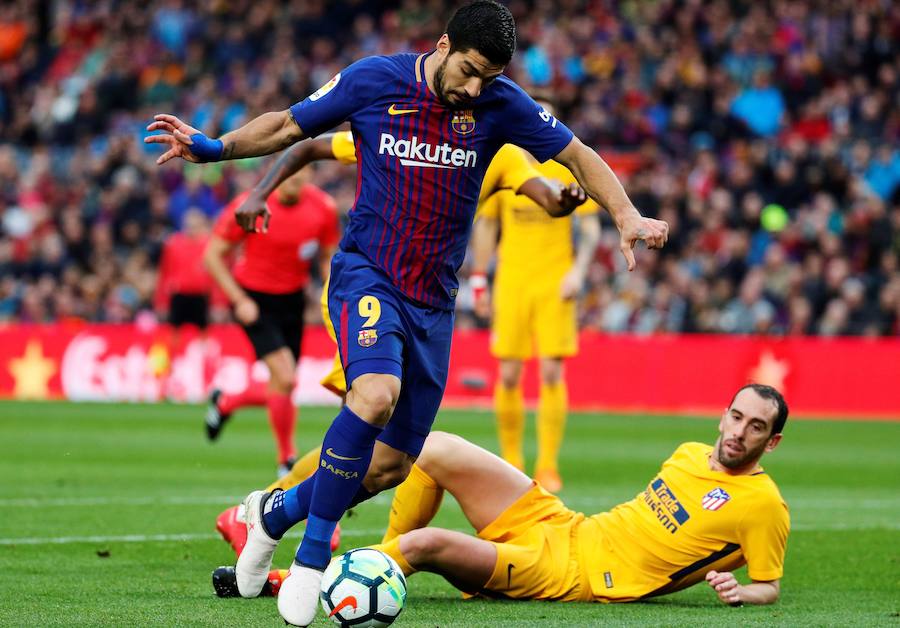 Un gran gol de Messi de falta le basta al equipo azulgrana para ganar media liga en el Camp Nou y frenar las aspiraciones del conjunto de Simeone.