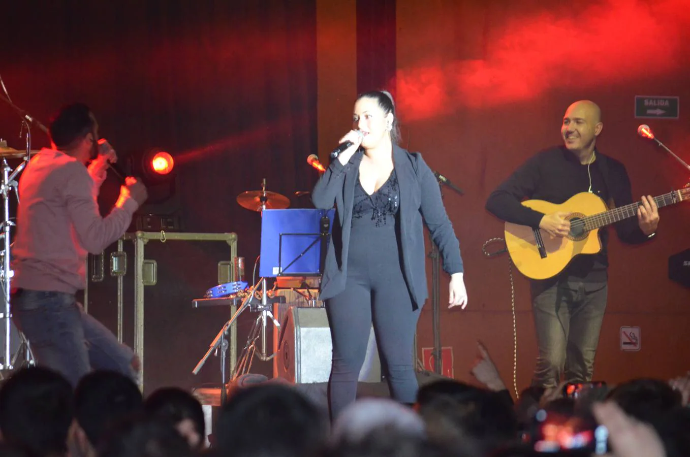 El pabellón Europa se llenó para acoger el concierto de Demarco Flamenco con el Maki y María Artés. 