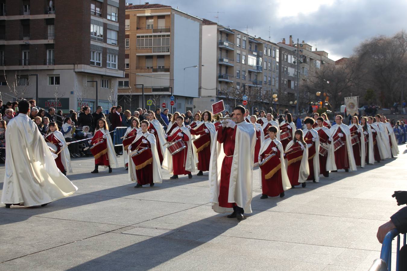 La exaltación de bandas de las cofradías anuncia la Semana Santa en Arnedo.