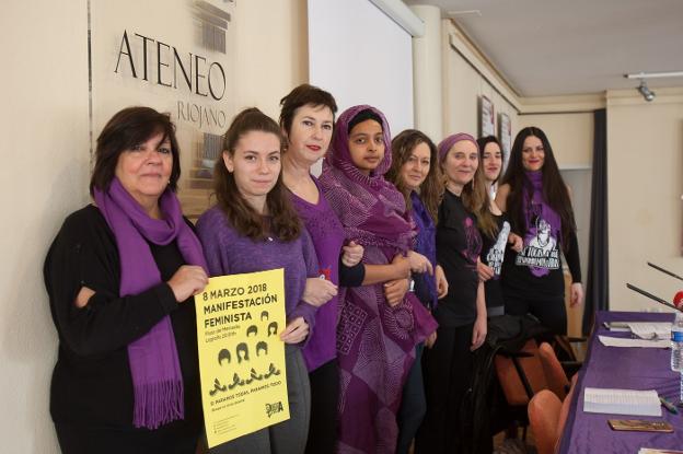 Representantes de la Coordinadora para la huelga feminista en La Rioja, ayer durante la presentación los actos previstos. :: díaz uriel