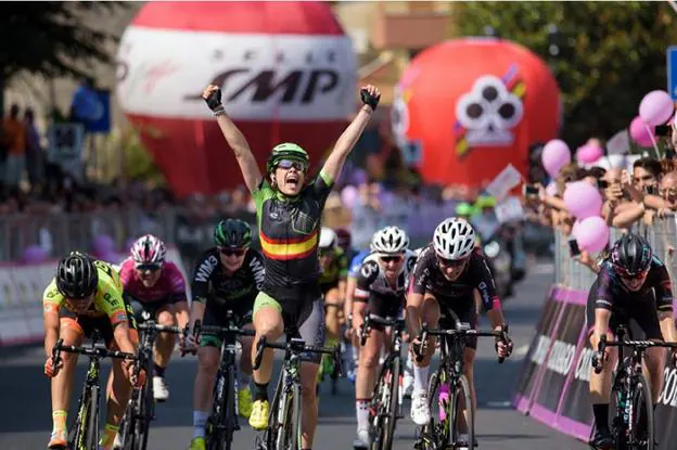 Sheyla Gutiérrez celebra su triunfo en la séptima etapa del Giro de Italia, en Baronissi . :: Uci wwt