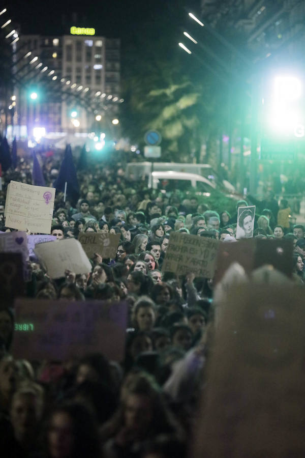 Colorista y multitudinaria manifestación promovida en Logroño por la Coordinadora feminista. 