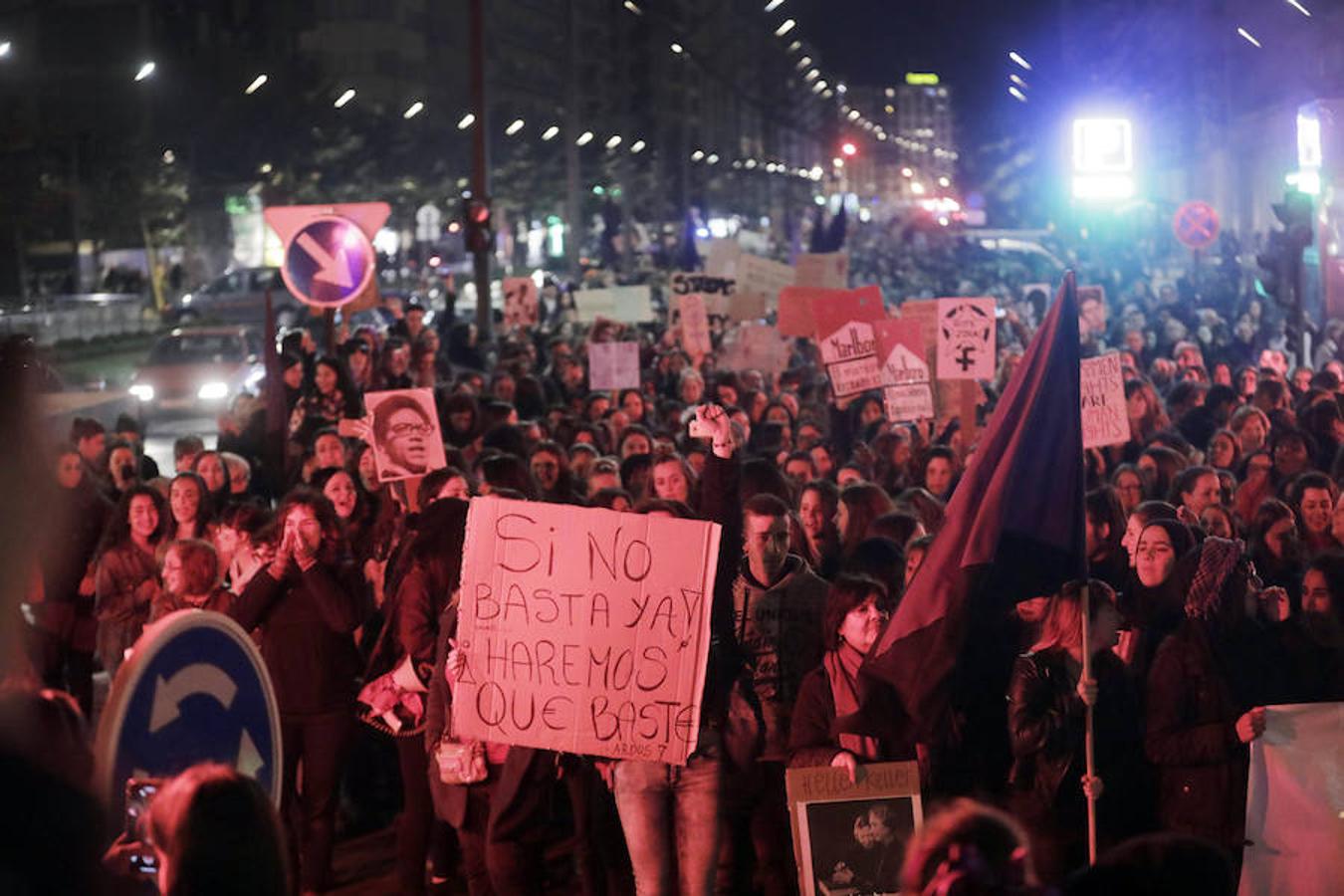 Colorista y multitudinaria manifestación promovida en Logroño por la Coordinadora feminista. 