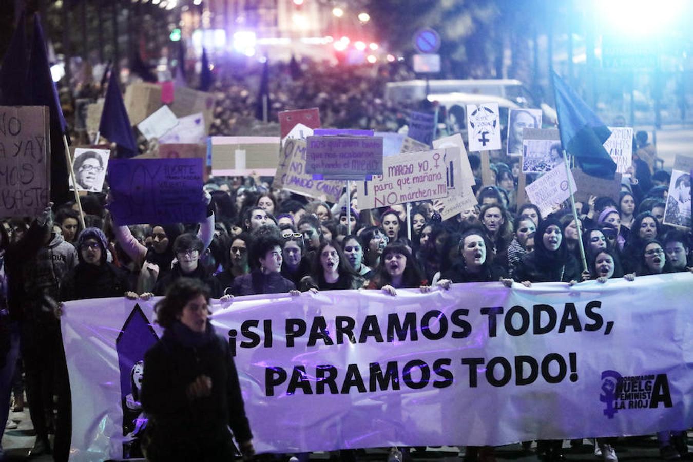 Colorista y multitudinaria manifestación promovida en Logroño por la Coordinadora feminista. 