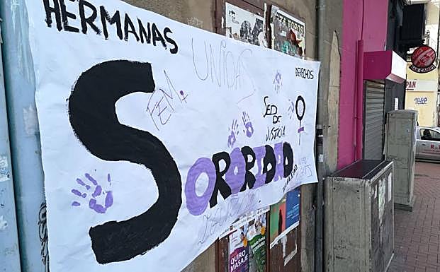 Pancarta junto al Batalla de Clavijo