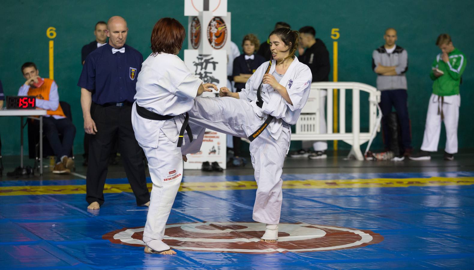 Más de 200 karatekas participaron ayer en el Campeonato de España de shinkyokushinkai.