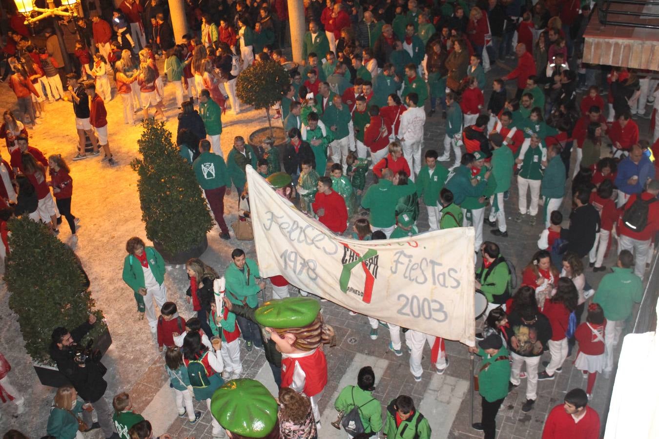 El lanzamiento de la 'bomba' abrió la noche del jueves 72 horas de fuestas de San José en Arnedo