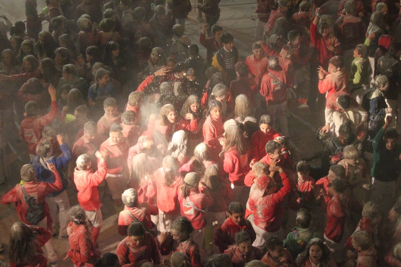 El lanzamiento de la 'bomba' abrió la noche del jueves 72 horas de fuestas de San José en Arnedo