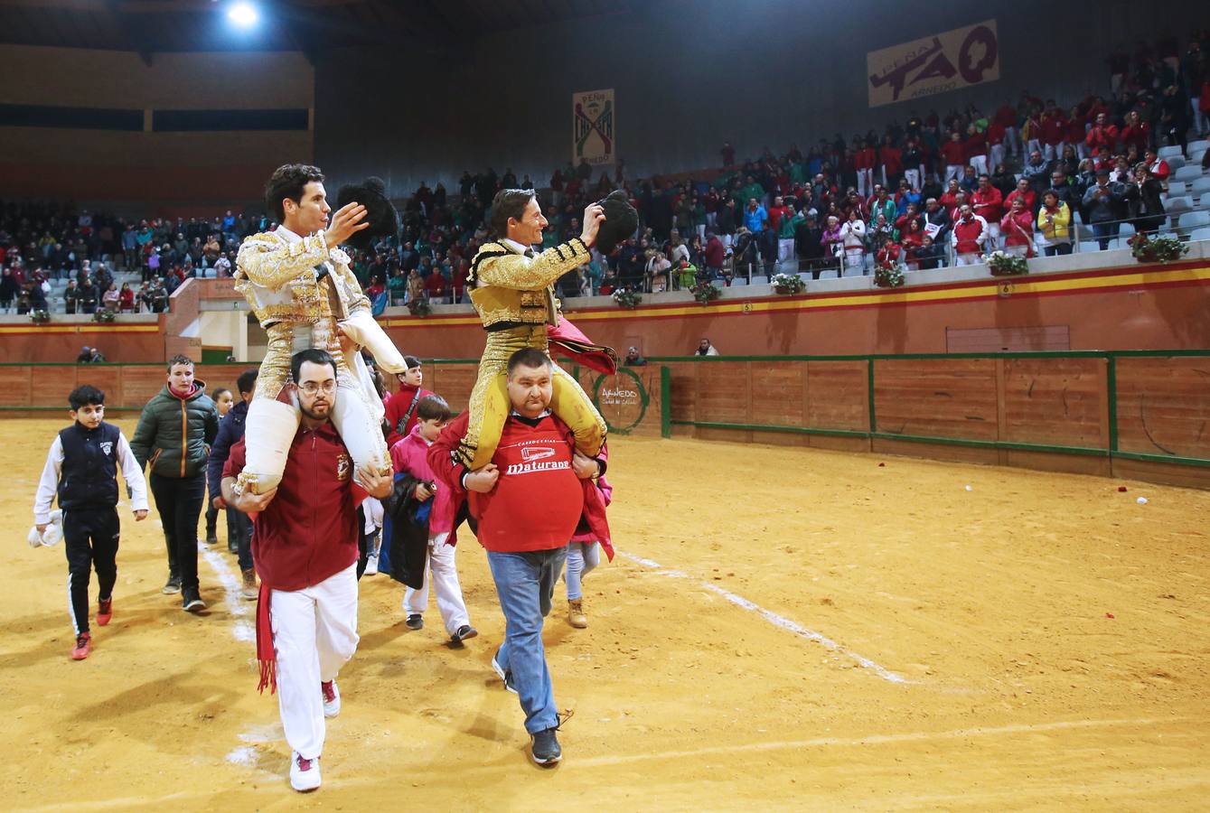 Tomás Campos arrebató con una faena enorme y profunda al sexto y Padilla pasó sin pena ni gloria