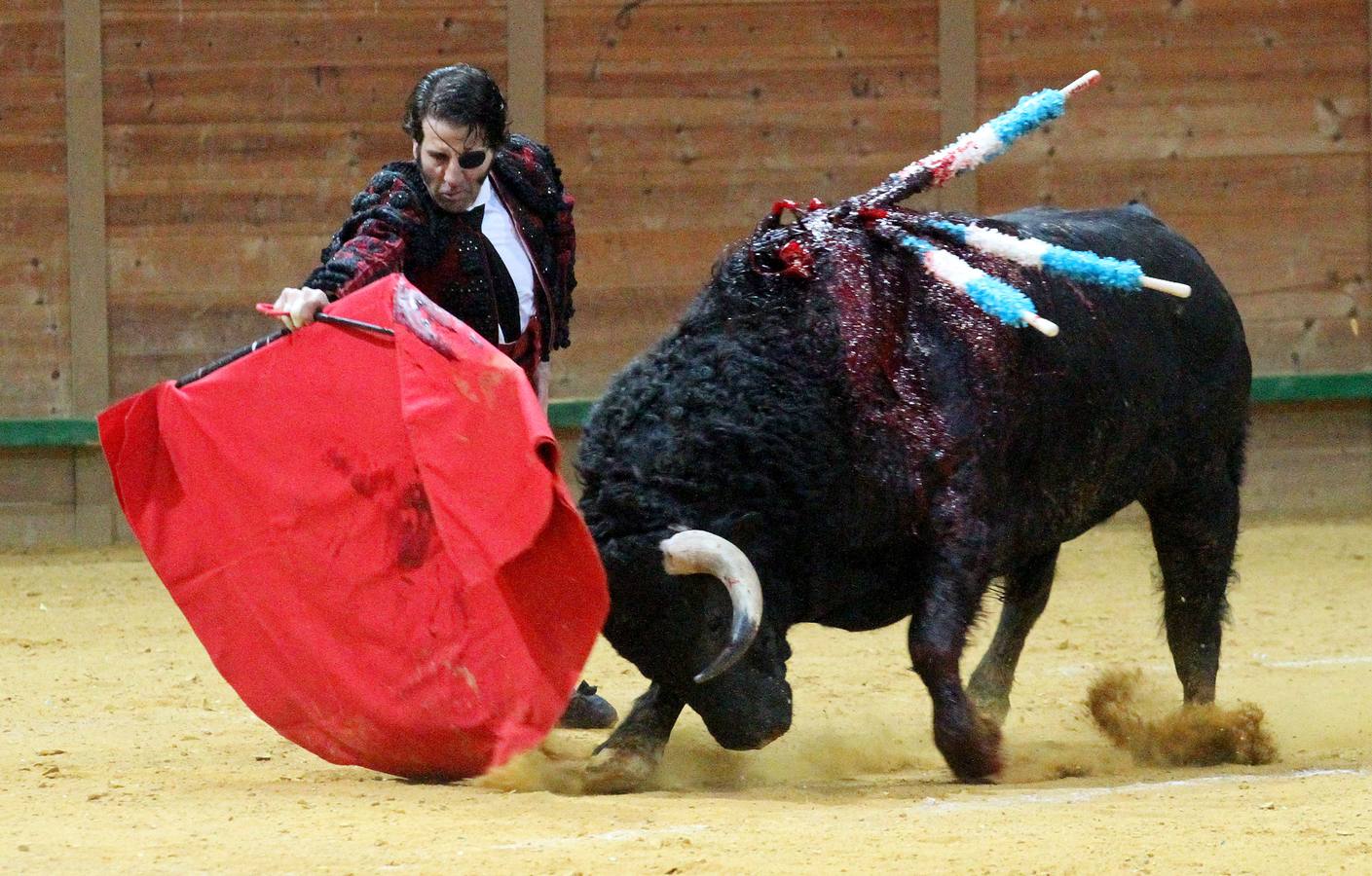 Tomás Campos arrebató con una faena enorme y profunda al sexto y Padilla pasó sin pena ni gloria