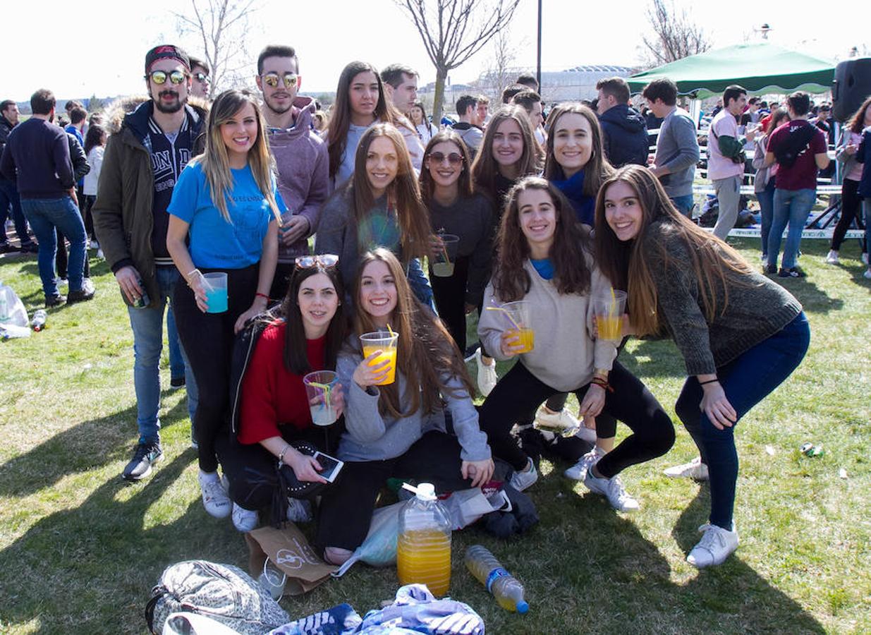 La fieta de Peritos goza del privilegio de ser una de la de mayor poder de convocatoria de cuantas se montan en el entorno universitario. La jornada de hoy ha vuelto a ponerlo de relieve y, si además, se apunta el sol, el deseado sol, la fiesta ha sido completa.