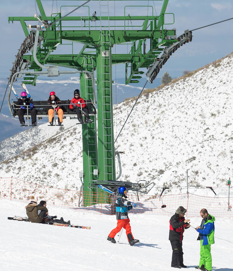 Las nevadas de los últimos días y la proximidad de las fiestas de Semana Santa permiten ser optimistas en la capacidad de convocatoria de turistas y esquiadores en la estación de esquí de Valdecaray.