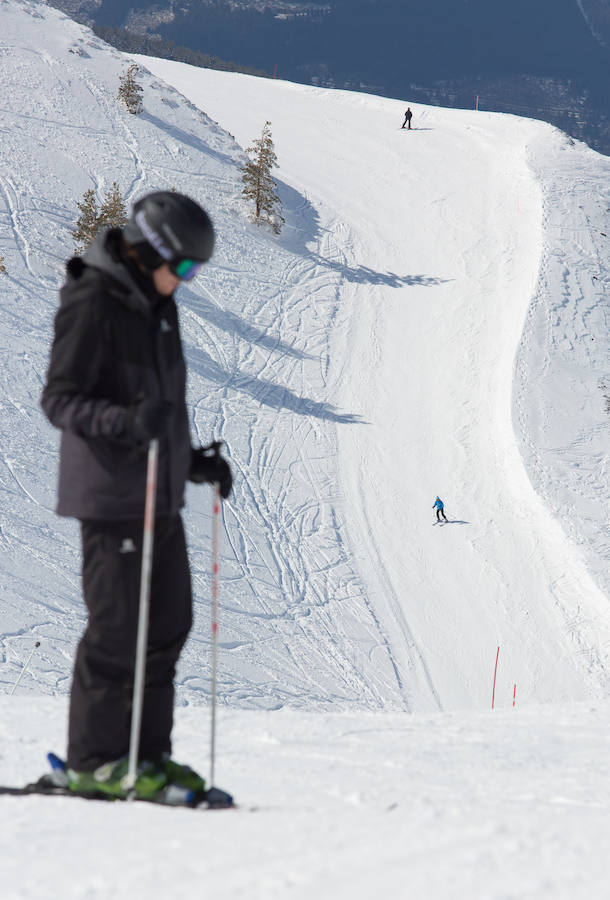 Las nevadas de los últimos días y la proximidad de las fiestas de Semana Santa permiten ser optimistas en la capacidad de convocatoria de turistas y esquiadores en la estación de esquí de Valdecaray.