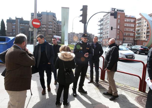 Defensa inspecciona Vara de Rey como posible escenario del desfile