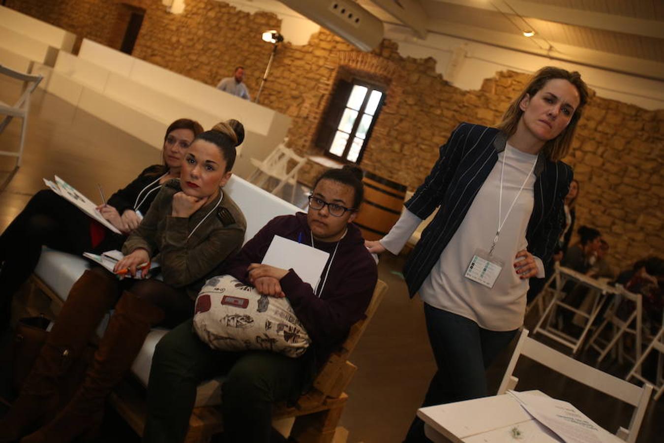 El Foro por la Emancipación ha celebrado esta tarde varios talleres dirigidos a los jóvenes como el de familia, educación, emprendimiento/empleo y vivienda