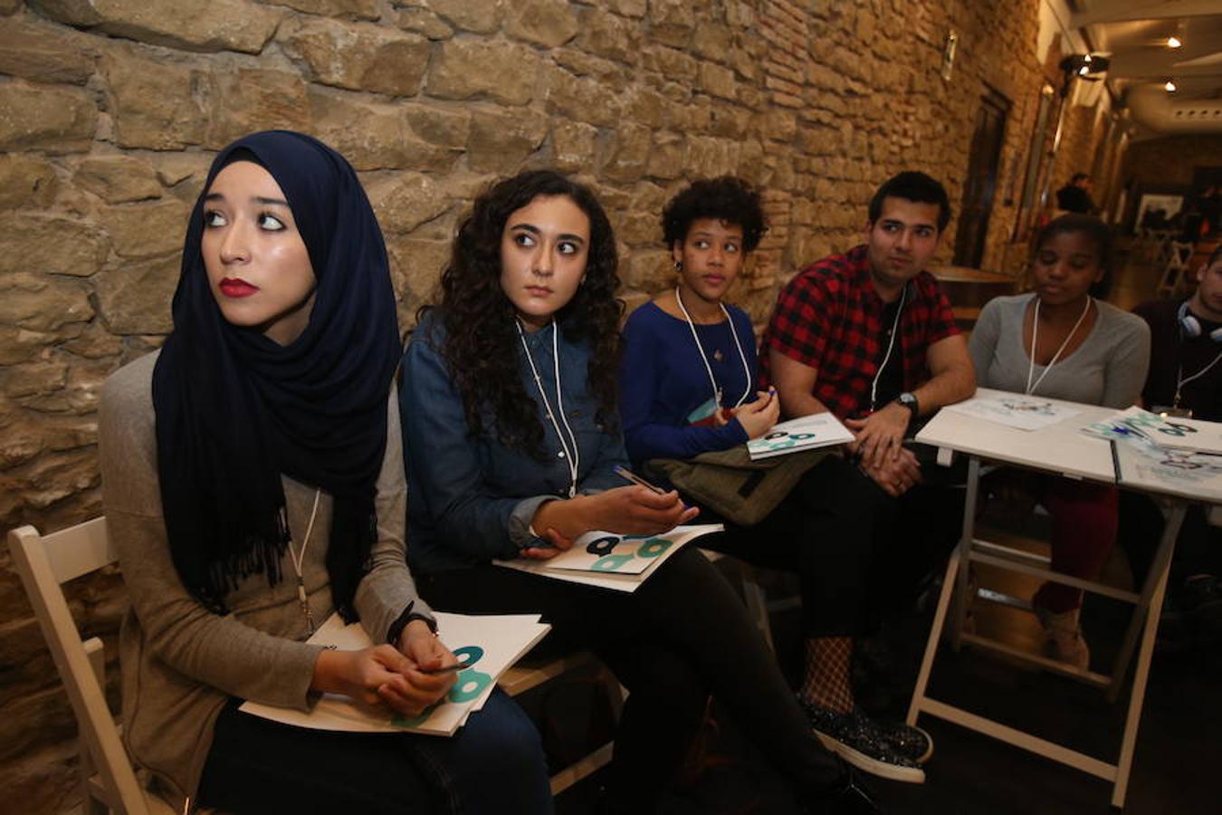 El Foro por la Emancipación ha celebrado esta tarde varios talleres dirigidos a los jóvenes como el de familia, educación, emprendimiento/empleo y vivienda