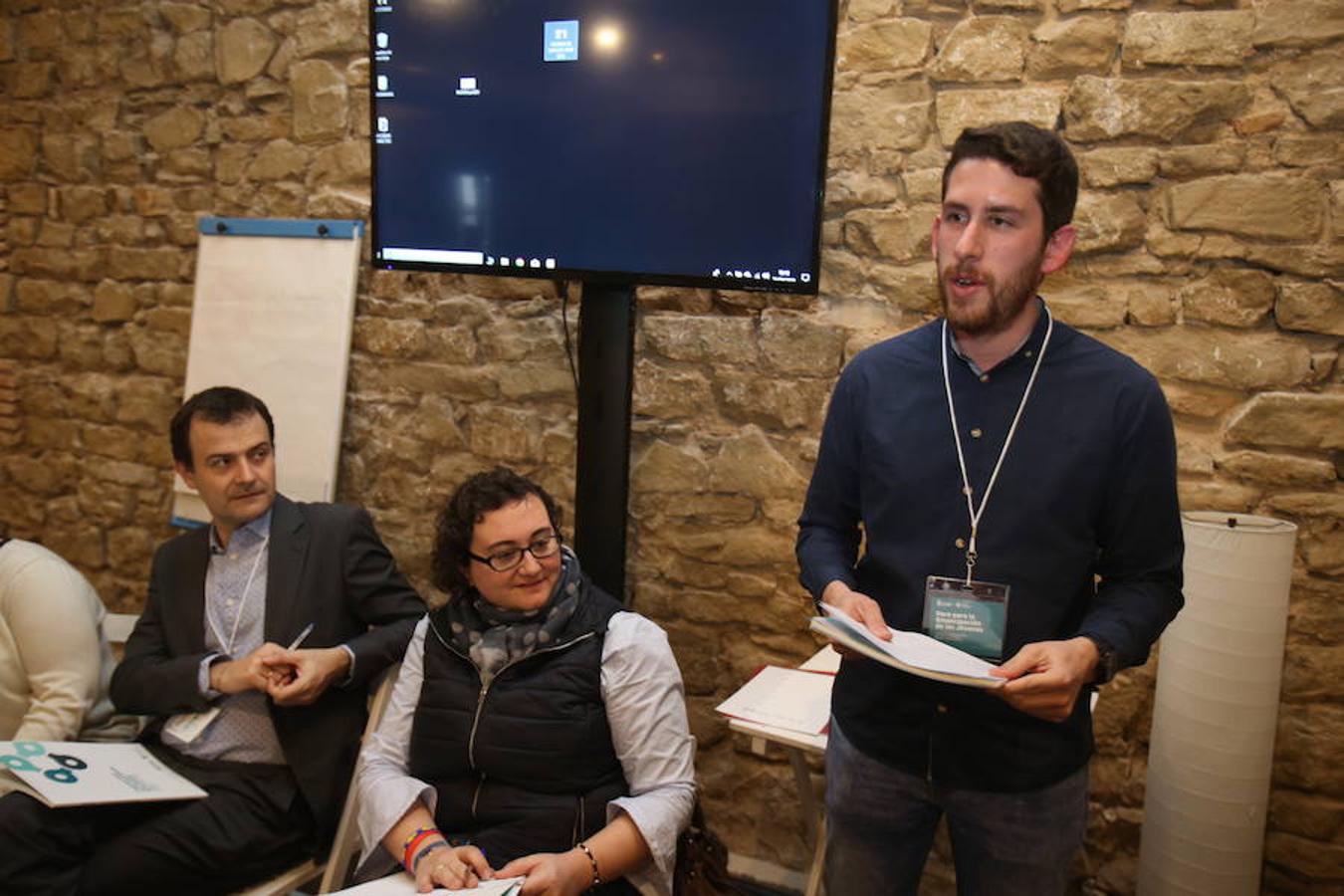 El Foro por la Emancipación ha celebrado esta tarde varios talleres dirigidos a los jóvenes como el de familia, educación, emprendimiento/empleo y vivienda