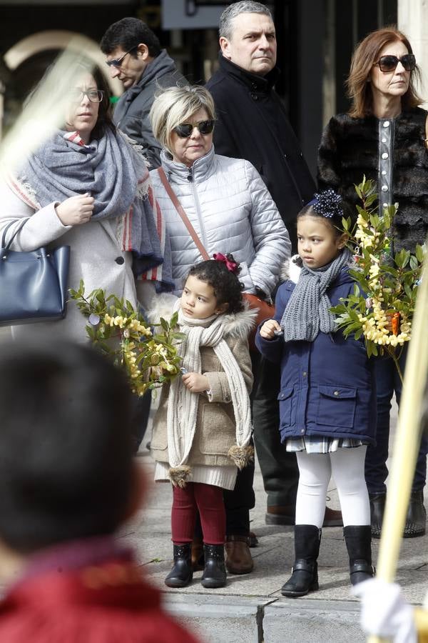 Gran afluencia de personas en la procesión de Domingo de Ramos.