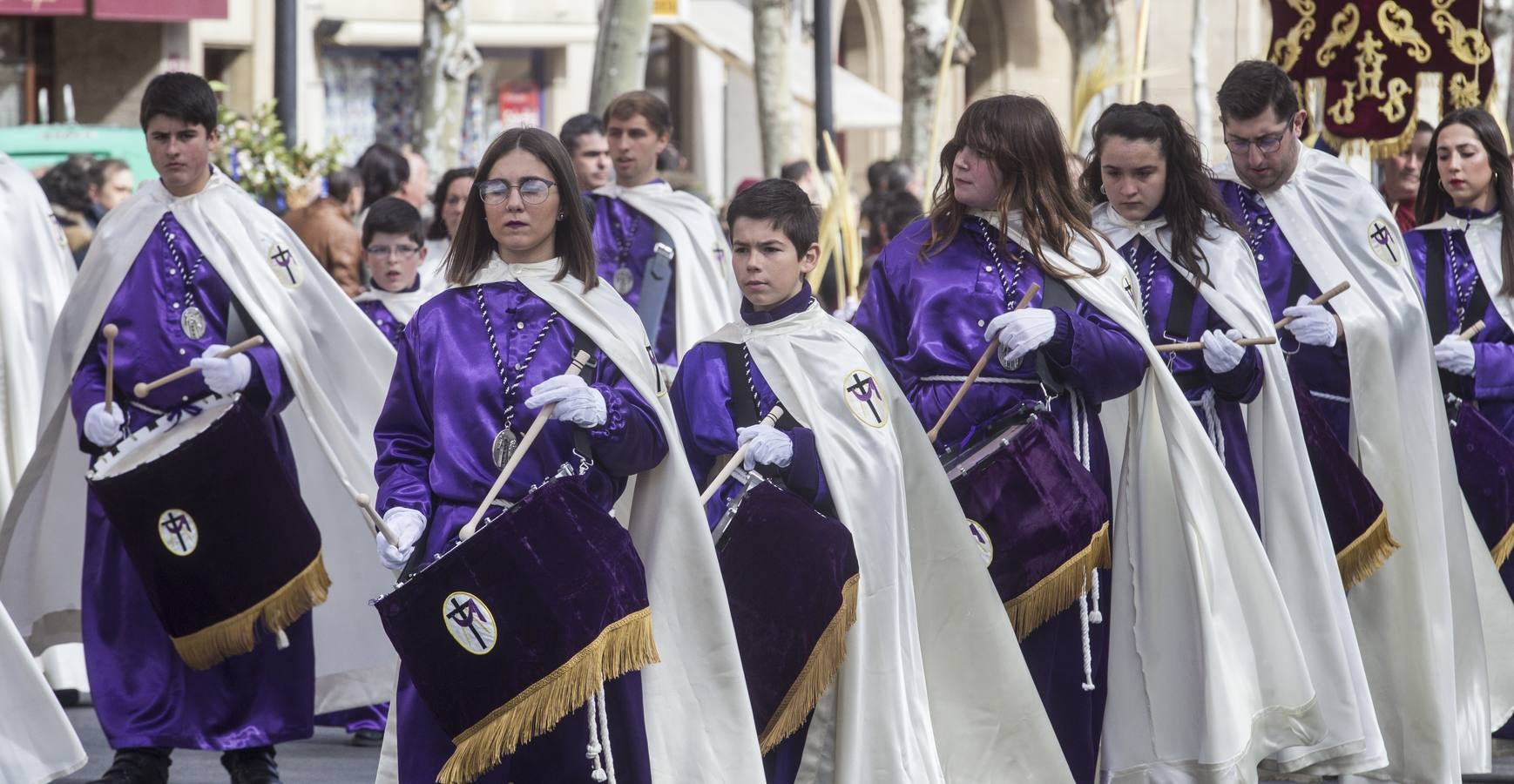 Gran afluencia de personas en la procesión de Domingo de Ramos.