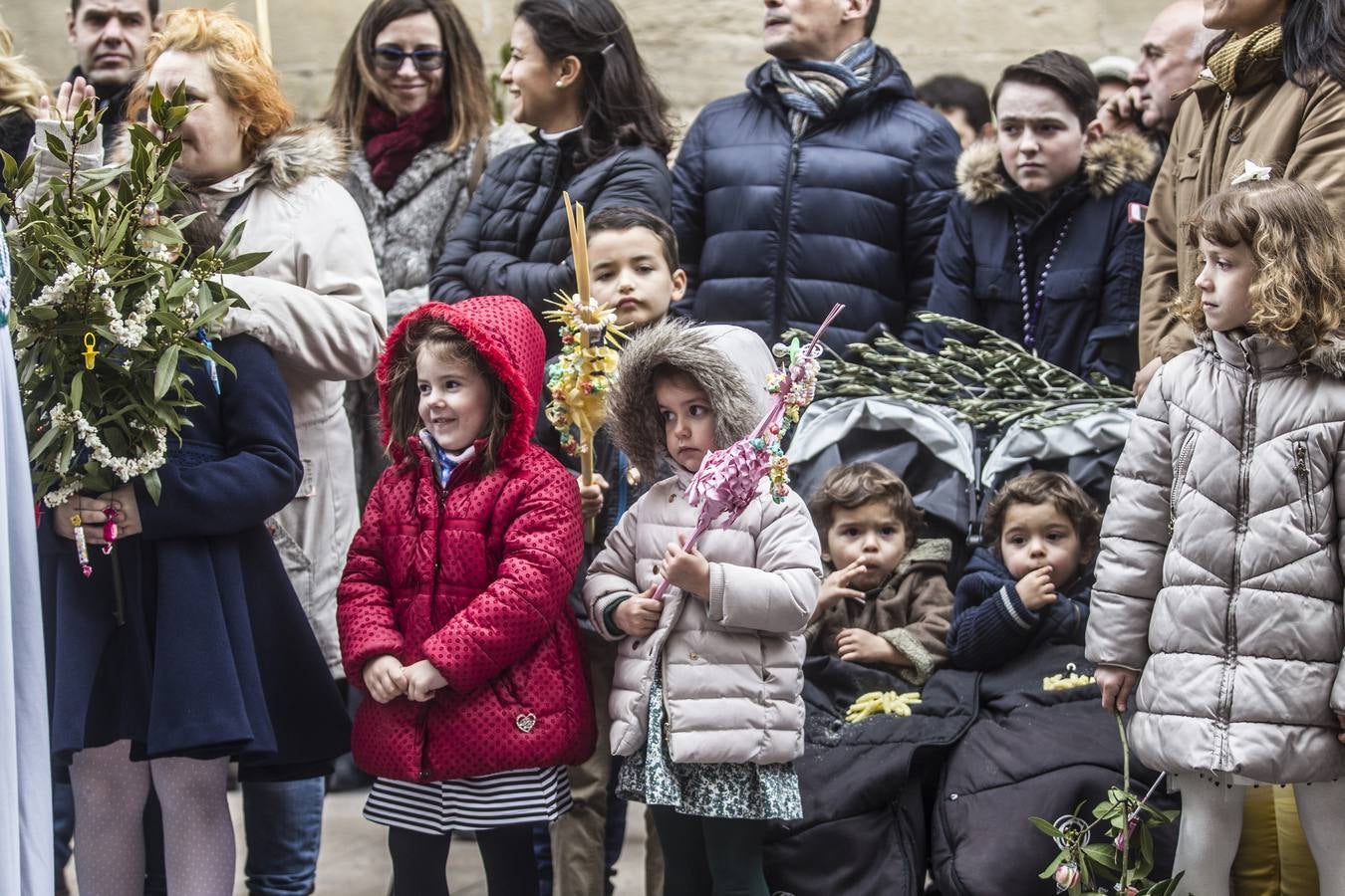 Gran afluencia de personas en la procesión de Domingo de Ramos.