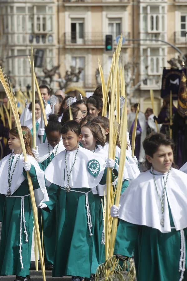 Gran afluencia de personas en la procesión de Domingo de Ramos.