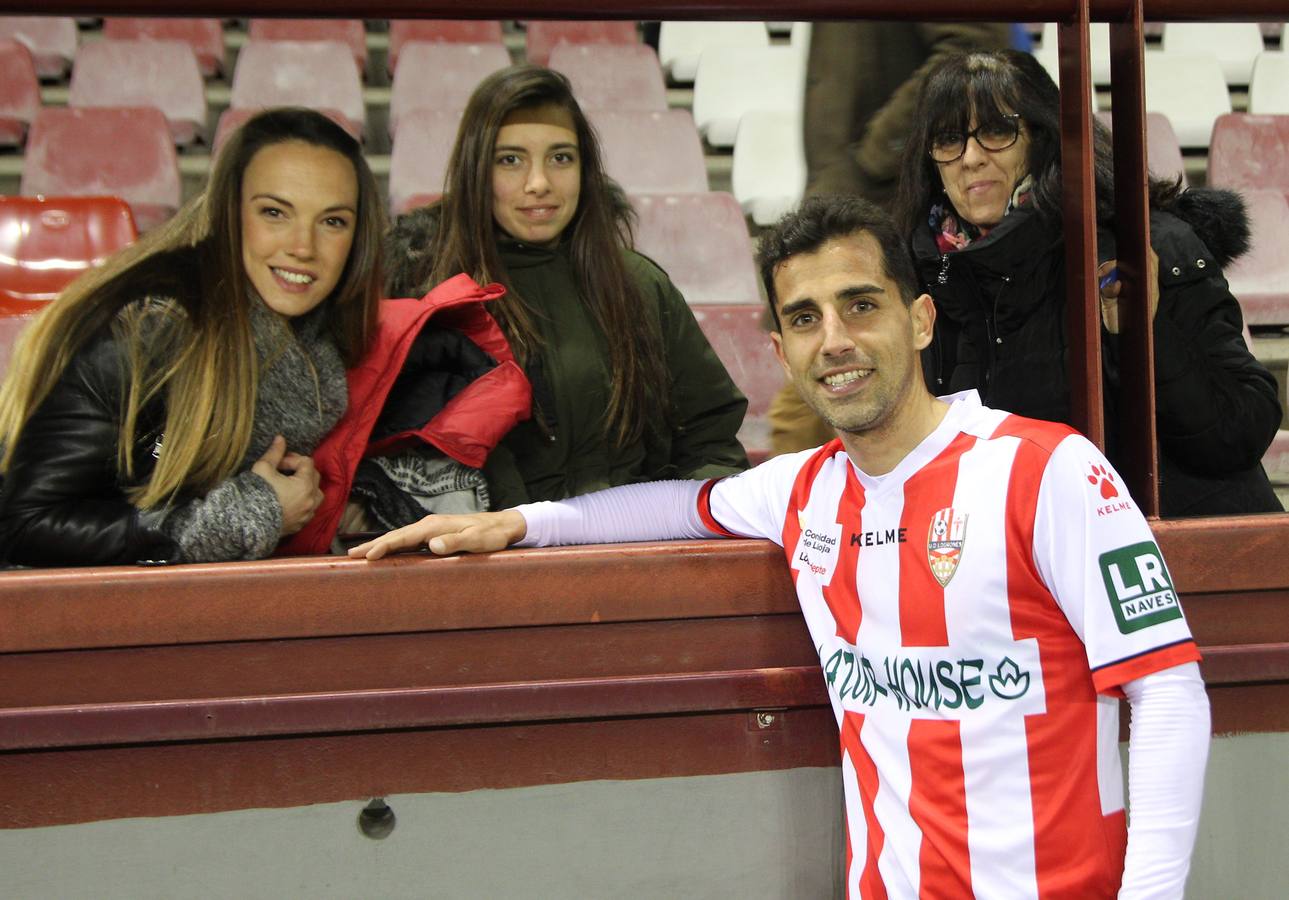 Imágenes del partido disputado en Las Gaunas, que concluyó con victoria de la UD Logroñés por 2-0.