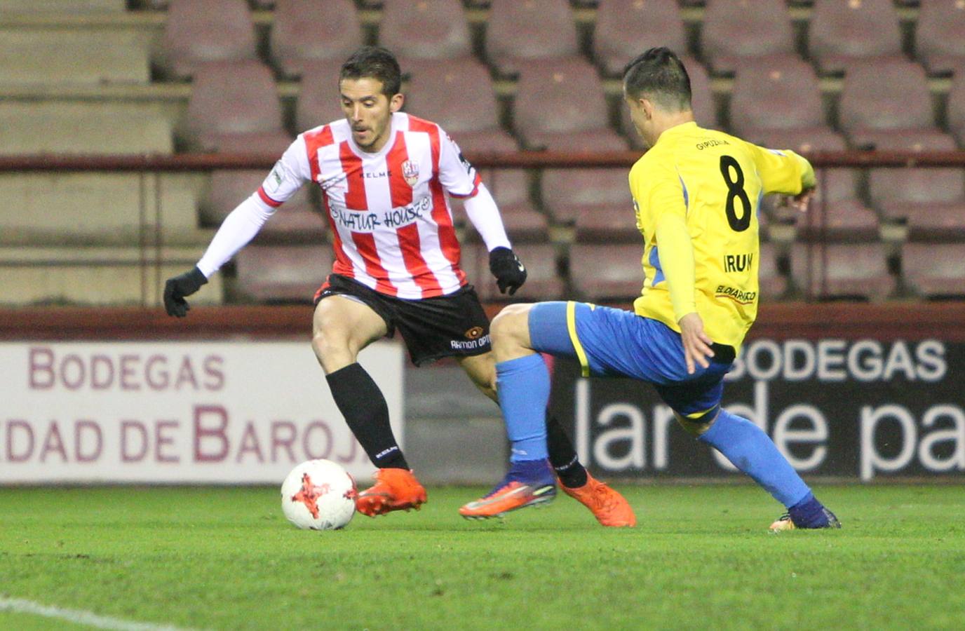 Imágenes del partido disputado en Las Gaunas, que concluyó con victoria de la UD Logroñés por 2-0.