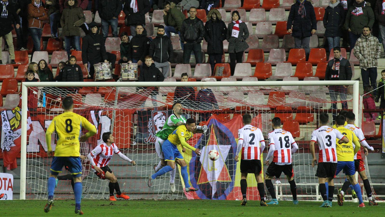 Imágenes del partido disputado en Las Gaunas, que concluyó con victoria de la UD Logroñés por 2-0.