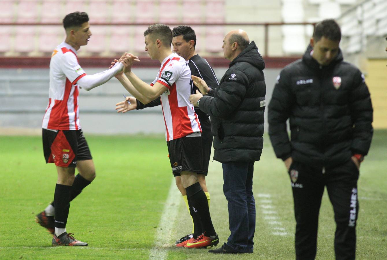 Imágenes del partido disputado en Las Gaunas, que concluyó con victoria de la UD Logroñés por 2-0.