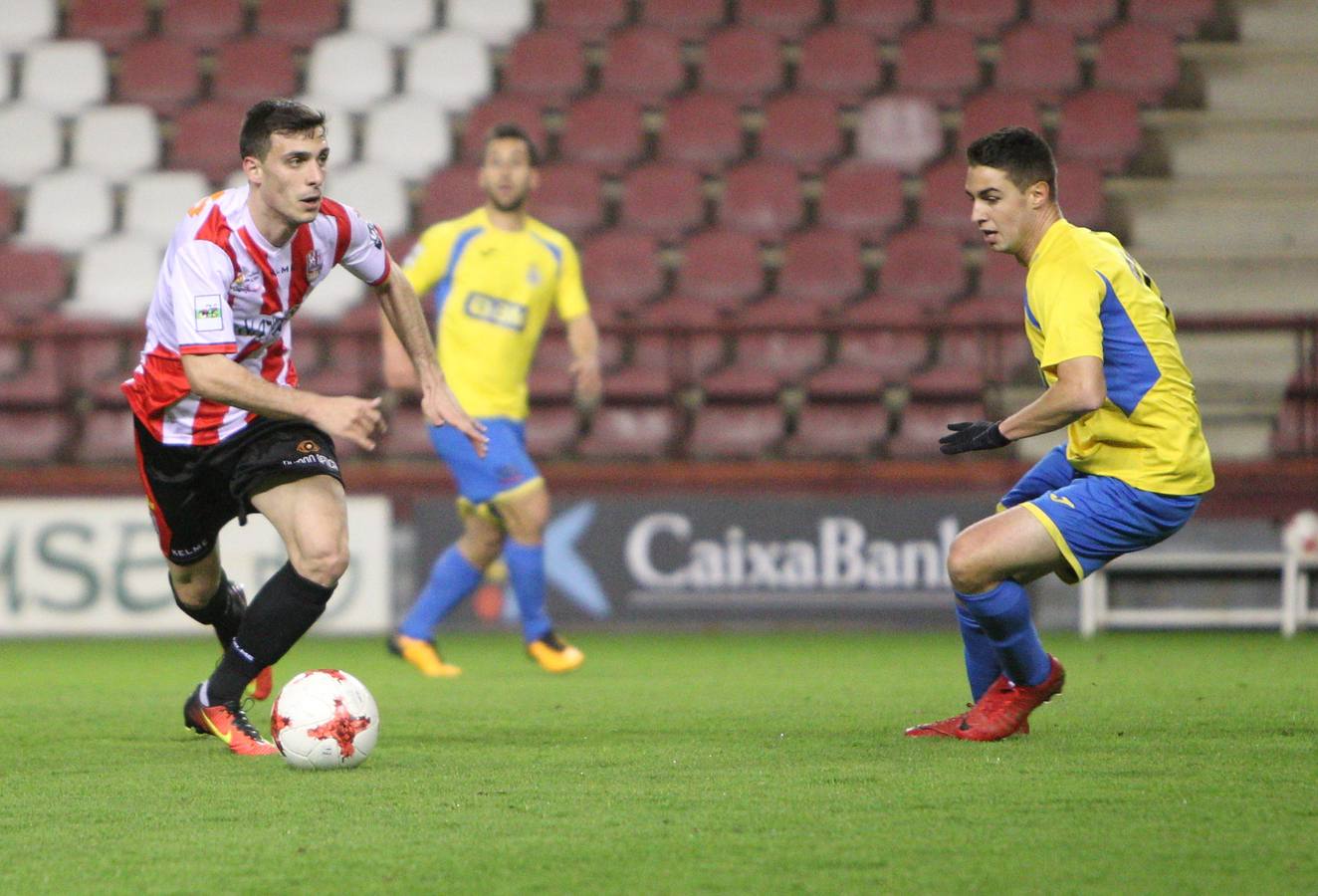 Imágenes del partido disputado en Las Gaunas, que concluyó con victoria de la UD Logroñés por 2-0.