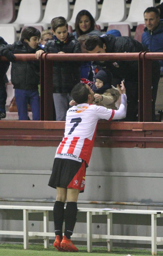 Imágenes del partido disputado en Las Gaunas, que concluyó con victoria de la UD Logroñés por 2-0.