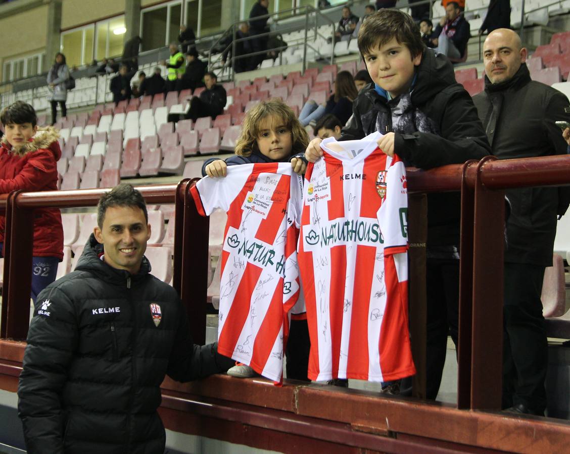Imágenes del partido disputado en Las Gaunas, que concluyó con victoria de la UD Logroñés por 2-0.
