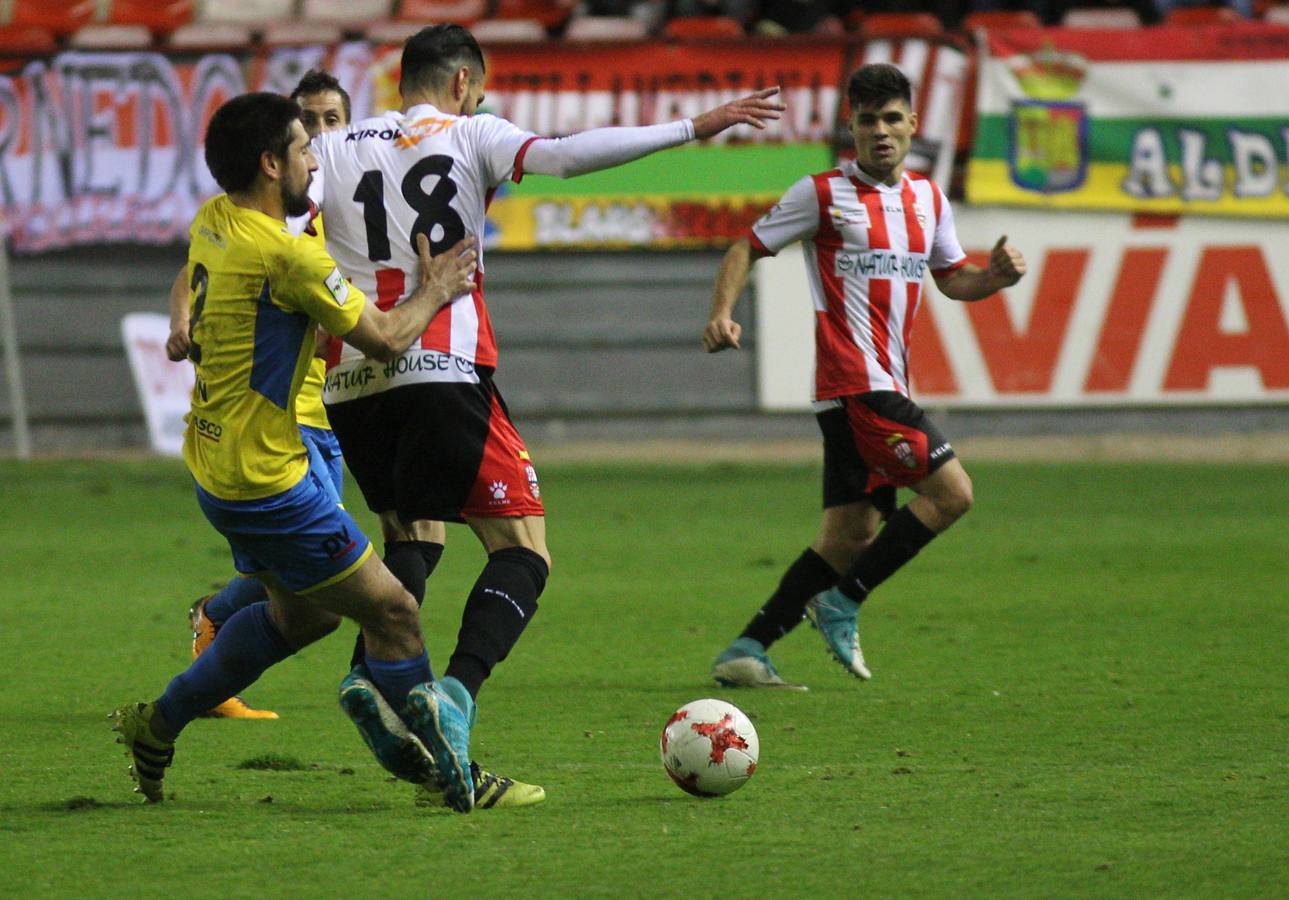Imágenes del partido disputado en Las Gaunas, que concluyó con victoria de la UD Logroñés por 2-0.