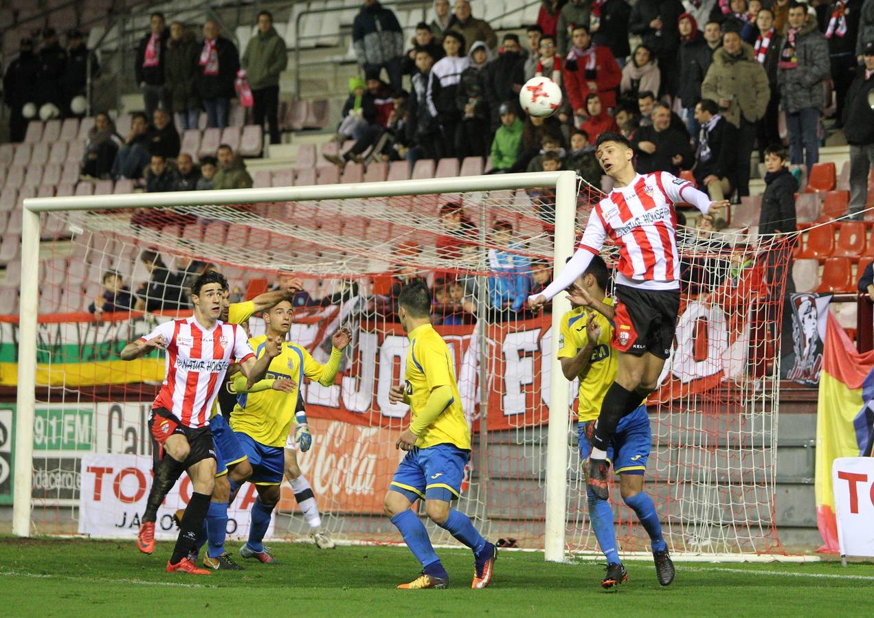 Imágenes del partido disputado en Las Gaunas, que concluyó con victoria de la UD Logroñés por 2-0.