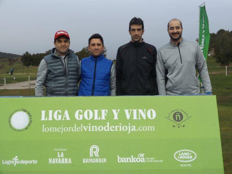 Imágenes de los participantes momentos antes de comenzar la jornada de la Liga de Golf y Vino.