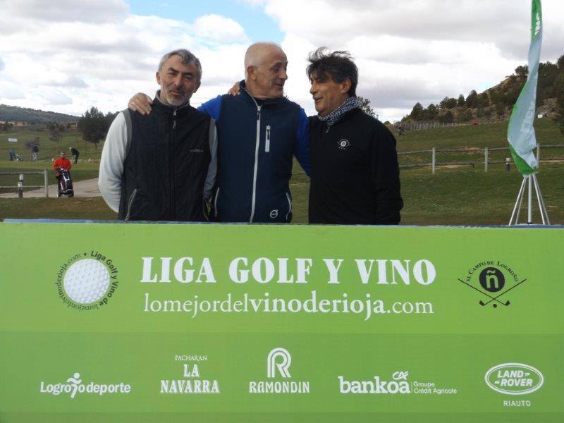 Imágenes de los participantes momentos antes de comenzar la jornada de la Liga de Golf y Vino.