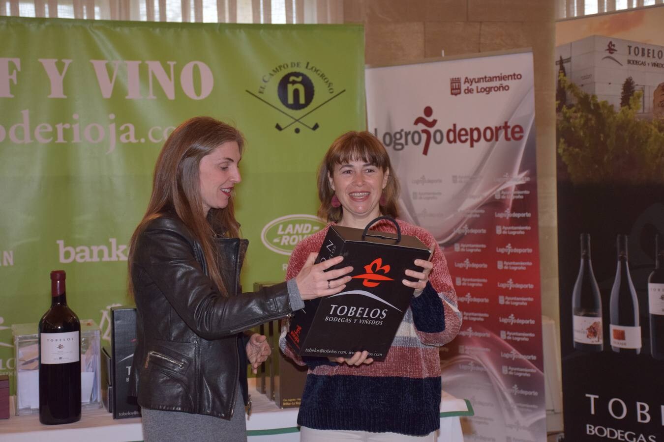 Los ganadores del tercer torneo de la Liga de Golf y Vino recibieron sus premios.