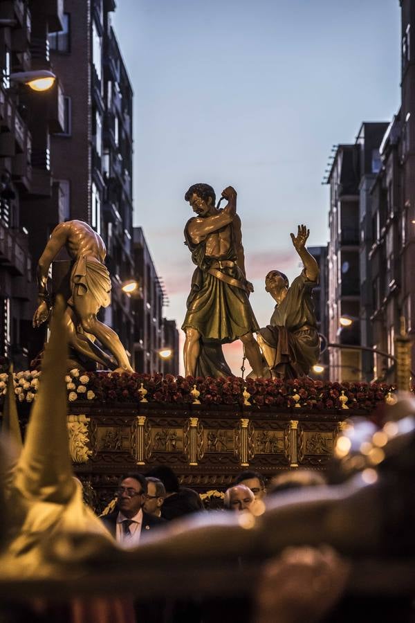 Fotos: Semana Santa en Logroño: Viacrucis procesional de la Cofradía de la Flagelación